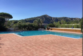Bel appartement T3 avec jardin privatif et piscine commune